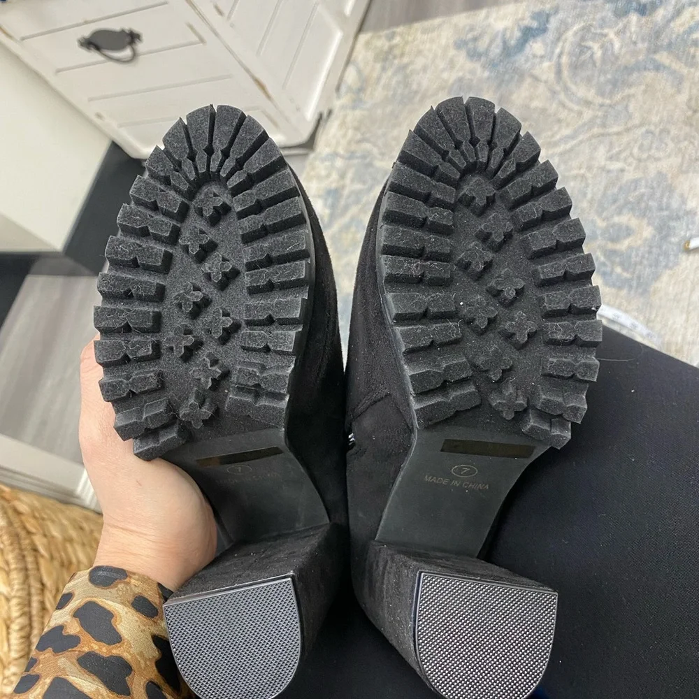 ♠️BLACK GLAZE BOOTS♠️ - Picture 4 of 6